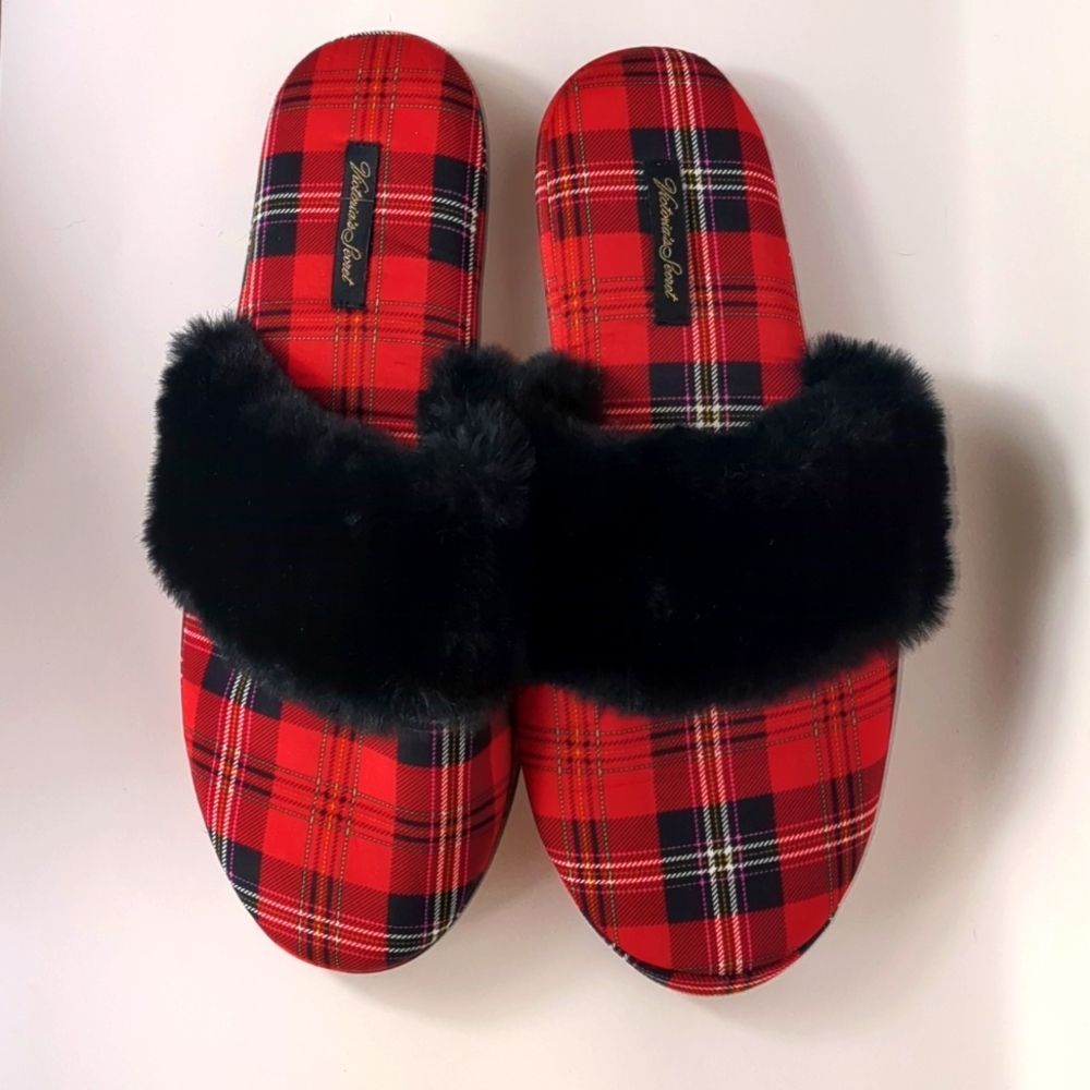 NWOT Victoria’s Secret Plaid Slippers